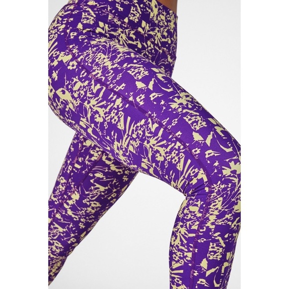 Fabletics Anywhere High Waisted Legging Motion365 purple yellow Floral Breakdown - Picture 4 of 5